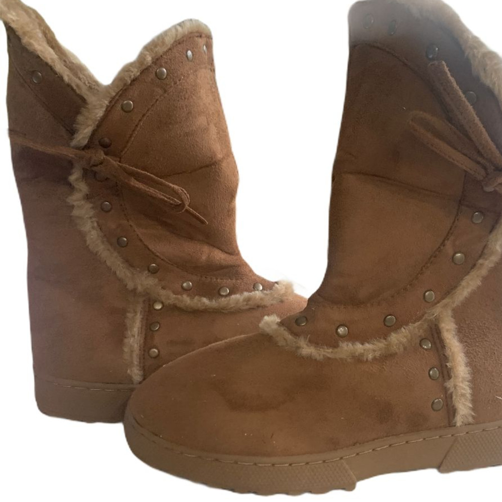 Avon studded shearling boot  Sz 7‎ NIB